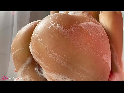 ❤️ Zeshkania masturbon pidhin me vibrator deri në orgazmë intensive në dush Video e ndyrë në sq.kassavrn.ru ❤