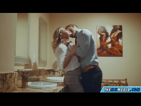❤️ Kur një bjonde me bukë ju josh në një banjë publike Video e ndyrë në sq.kassavrn.ru ❤
